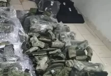 Aseguran presunto taller de uniformes falsos de Fuerzas Armadas en Ecatepec