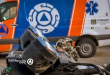 Accidente entre vehículo y motocicleta deja dos personas con lesiones leves en la autopista 57